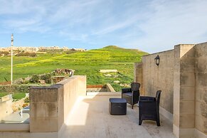 Solaris Gozitan Villa with Pool