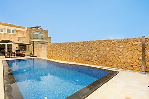 Solaris Gozitan Villa with Pool