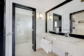 Lake View Cocotal Villa - Jacuzzi &Pool