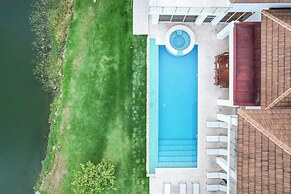 Lake View Cocotal Villa - Jacuzzi &Pool
