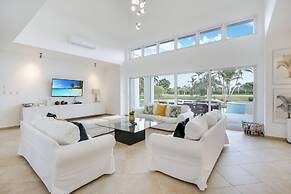 Lake View Cocotal Villa - Jacuzzi &Pool