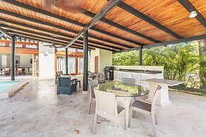3BR Villa With Tropical Style BBQ Private Pool
