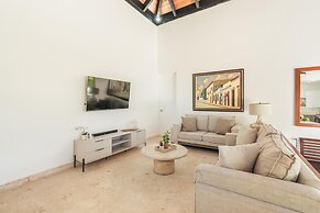 3BR Villa With Tropical Style BBQ Private Pool