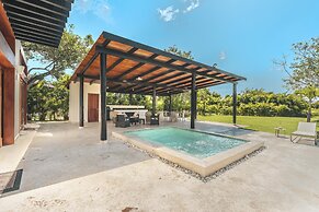 3BR Villa With Tropical Style BBQ Private Pool