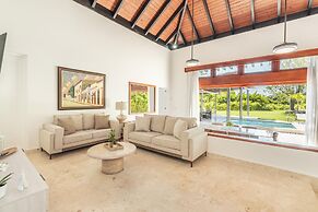 3BR Villa With Tropical Style BBQ Private Pool
