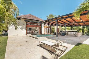3BR Villa With Tropical Style BBQ Private Pool