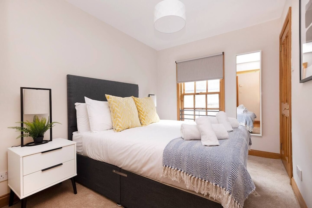 Bright&Cosy Flat near Scottish Gallery
