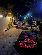 Mandhoo Inn