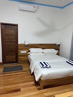 Mandhoo Inn