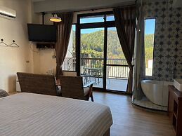 TysonB&B