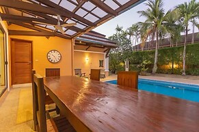 Tim buktu 4BR Jacuzzi WalkVillaMarket170