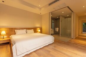 Famous 5 Trichada Resort  4-Bedroom V164