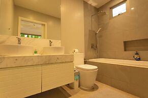 Famous 5 Trichada Resort  4-Bedroom V164