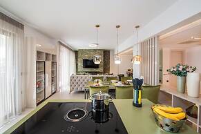 Flos Apartments