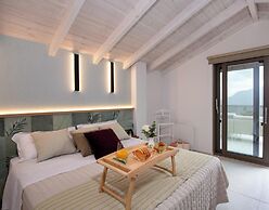 Flos Apartments