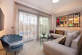Flos Apartments