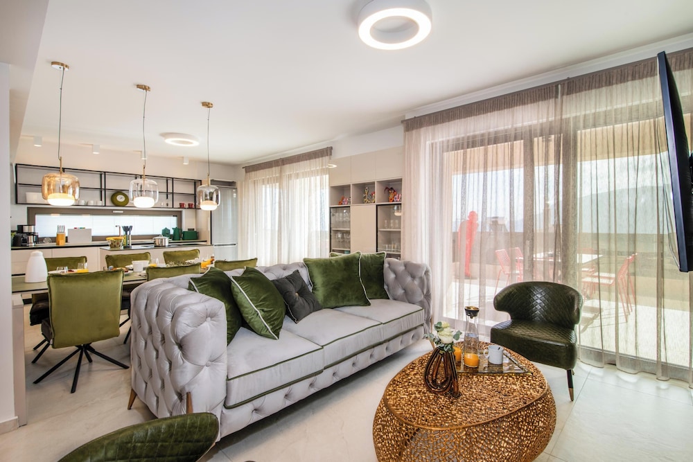 Flos Apartments