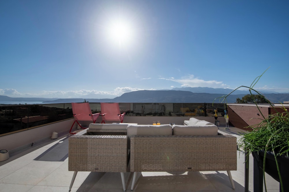 Flos Apartments