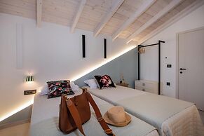 Flos Apartments