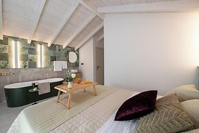 Flos Apartments