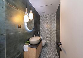Flos Apartments