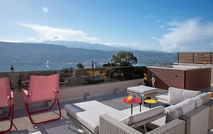 Flos Apartments
