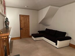 Cozy Aberdeen Cottage With 3 Bedrooms