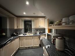 Cozy Aberdeen Cottage With 3 Bedrooms
