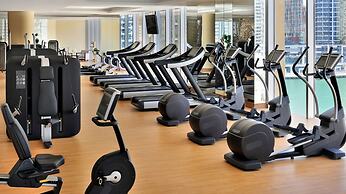 Chic 1BR in Dubai Marina w Direct Mall Access