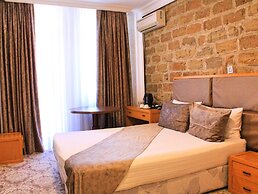 Senator Hotel