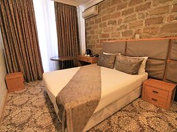 Senator Hotel