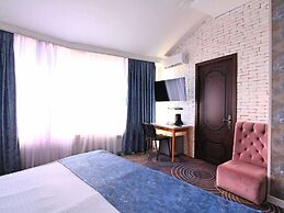 Senator Hotel