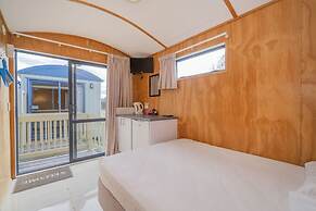 Cooks Beach Resort