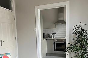 3-bed Central Apartment - Sleeps 5 & Pets Ok