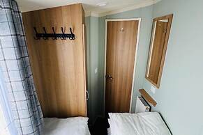 Statichome-sleeps6-lakeview-balcony-parking-petsok