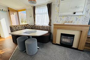 Statichome-sleeps6-lakeview-balcony-parking-petsok