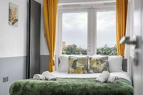 1 Bed Flat - Sleeps 3 - Parking - Wifi