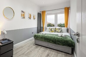 1 Bed Flat - Sleeps 3 - Parking - Wifi