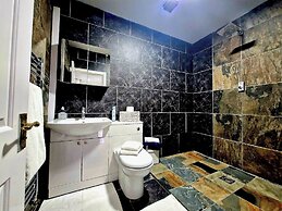 Seaside Escape - Sleeps 4 - Pets Ok - Free Parking
