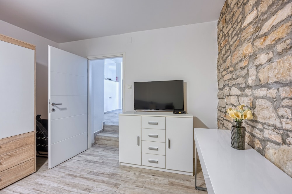 Apartment Alice close to Pula centre