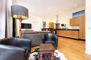 Stunning flat near St. Giles' Cathedral