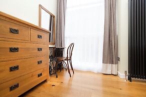 Stunning flat near St. Giles' Cathedral
