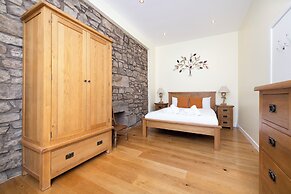 Stunning flat near St. Giles' Cathedral