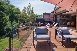 Paris Garden River residence