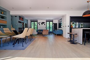Paris Garden River residence