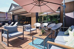 Paris Garden River residence