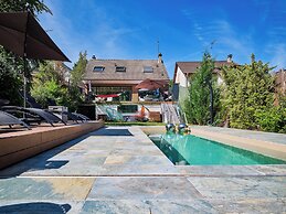 Paris Garden River residence
