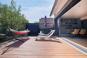 Paris Garden River residence