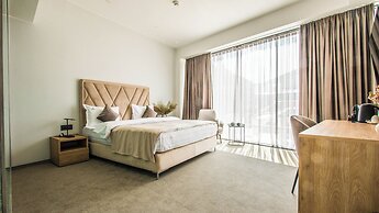 Central Carol ApartHotel 1