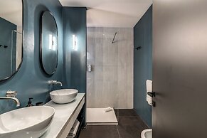 Adaram Suites